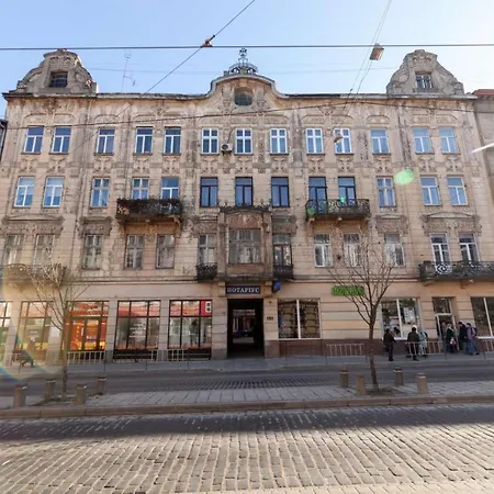 зелені біля оперного театру Flat In The Center Apartment