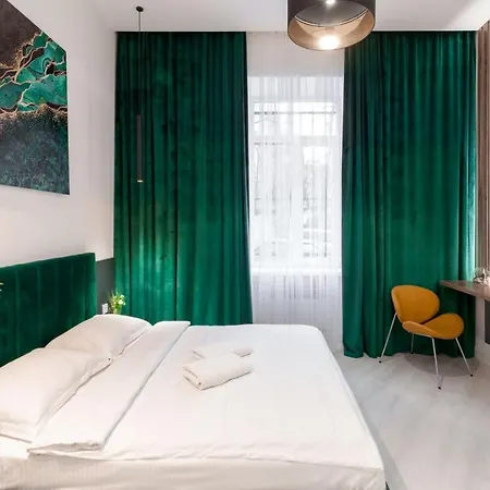 зелені біля оперного театру Flat In The Center Apartment Lviv
