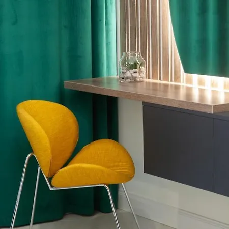 зелені біля оперного театру Flat In The Center * Lviv