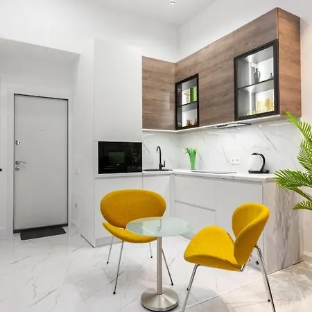 зелені біля оперного театру Flat In The Center
